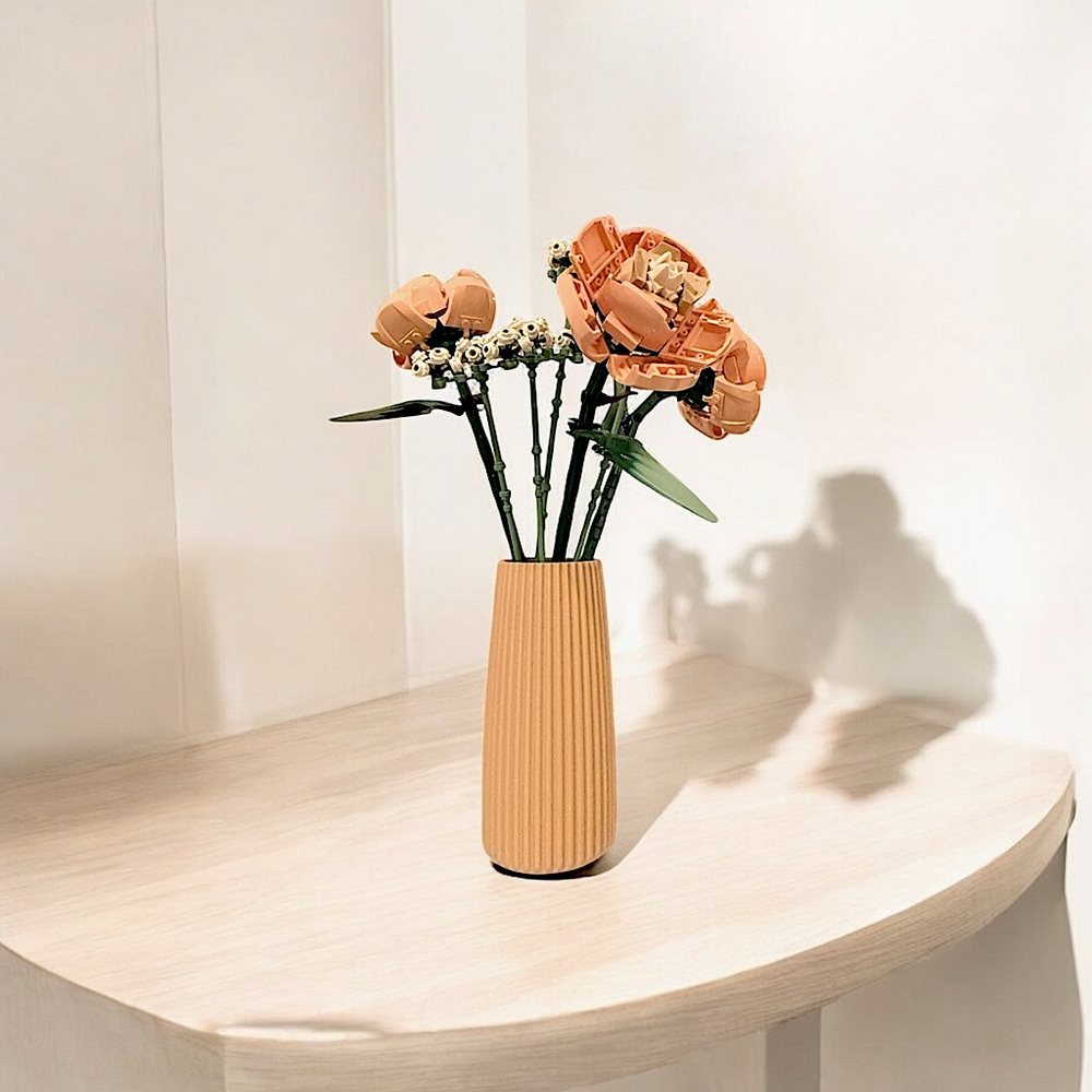Elegant Ribbed Vase in Soft Pink